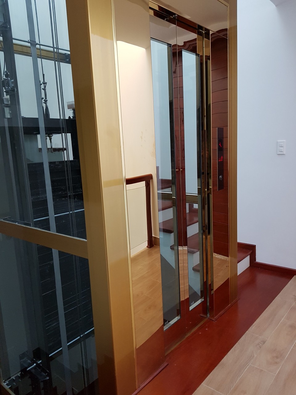 Thang máy điện dân dụng đầu tiên trên thế giới