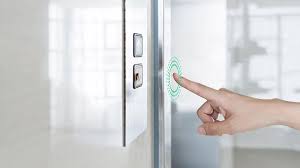 Công nghệ KHÔNG TIẾP XÚC trong thang máy SAKURA: xu hướng không thể khác