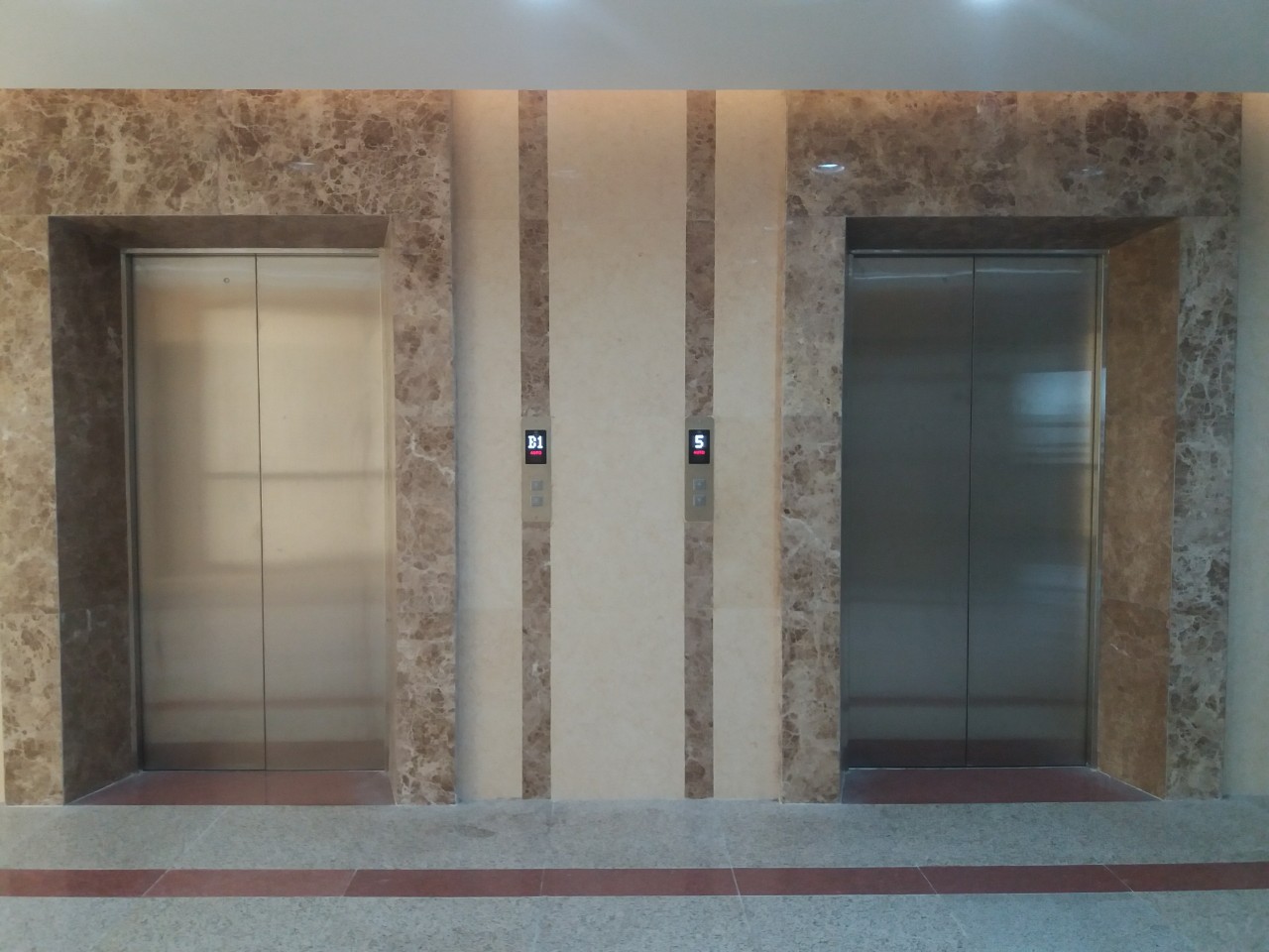 Bảo trì thang máy Thyssenkrupp Tòa nhà MobiFone KV5