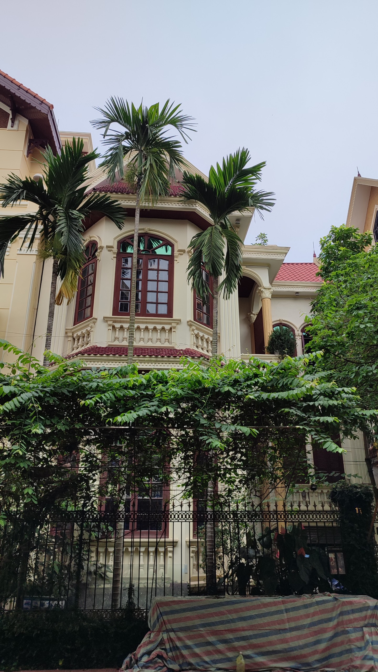 Giải pháp thang máy cho nhà lún nghiêng